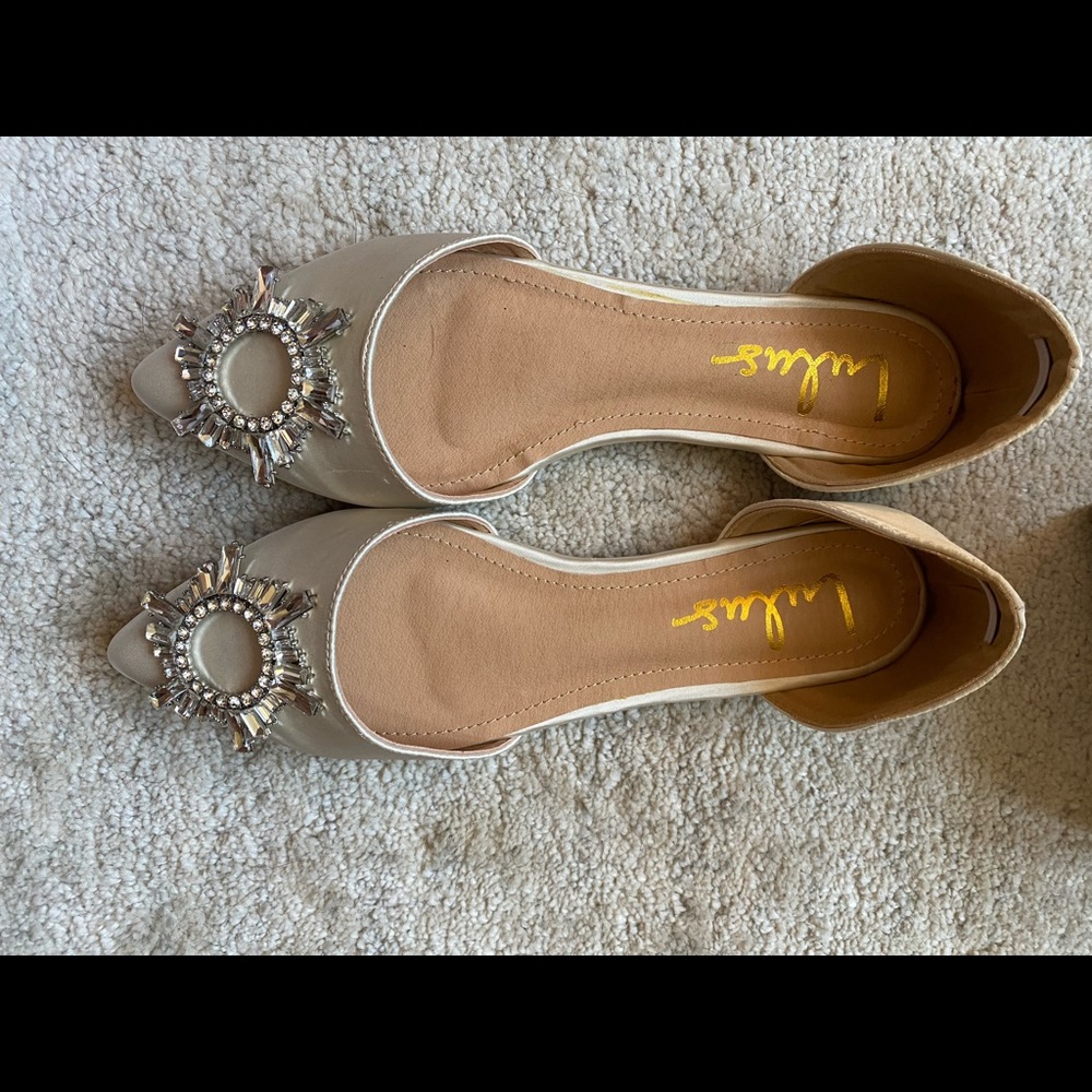 NWT Lulus flats embellished